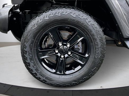 Certified 2021 Jeep Wrangler Unlimited Sahara image 31