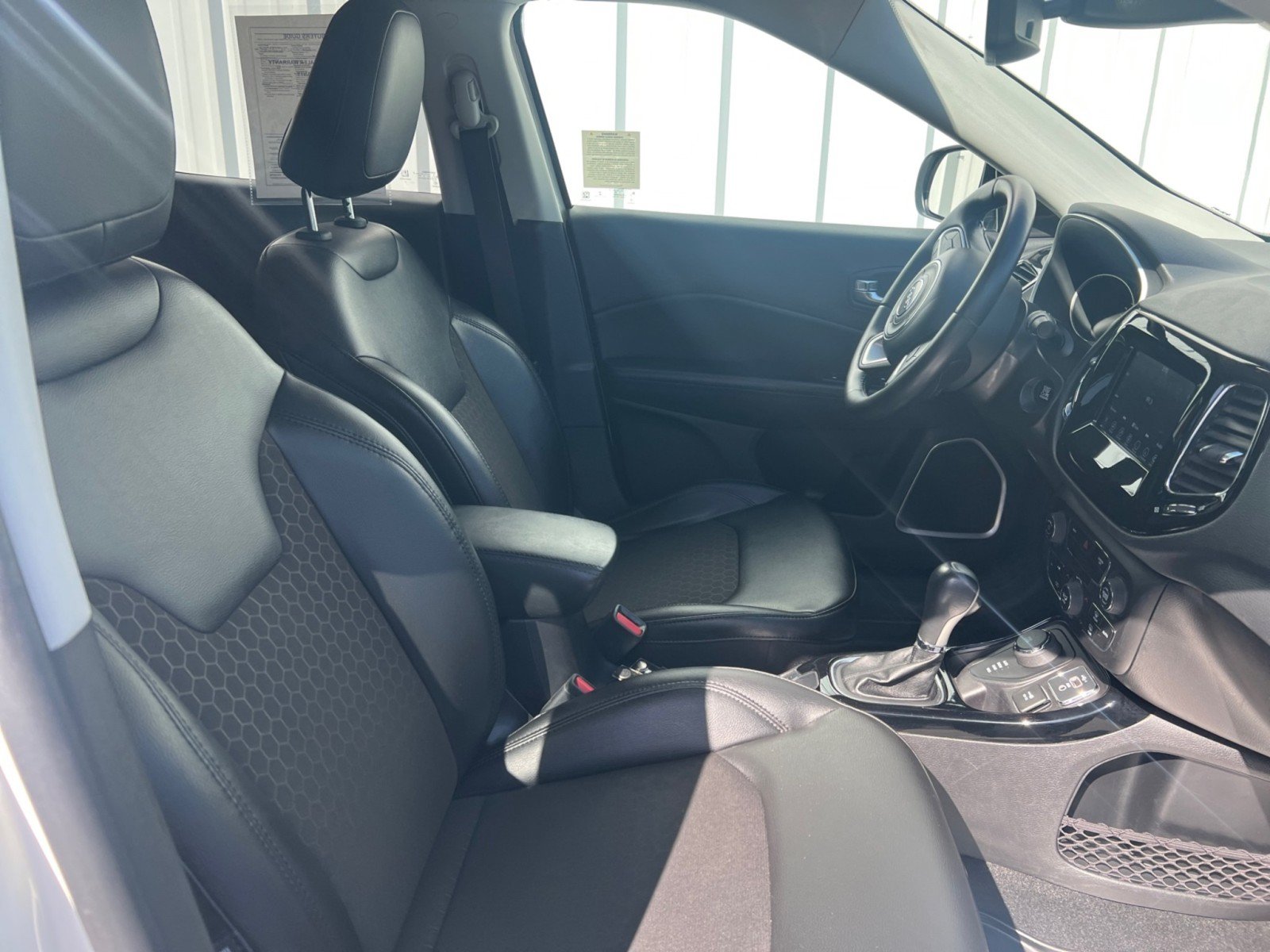 Used 2020 Jeep Compass Latitude AWD/4WD image 21