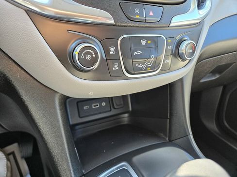 Used 2023 Chevrolet Equinox LS w/ LS Convenience Package AWD/4WD image 11