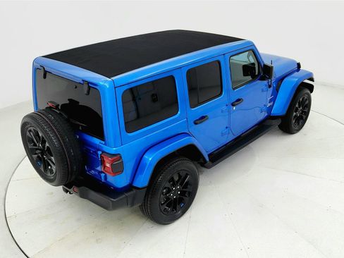 Used 2023 Jeep Wrangler Unlimited Sahara w/ Cold Weather Group image 17