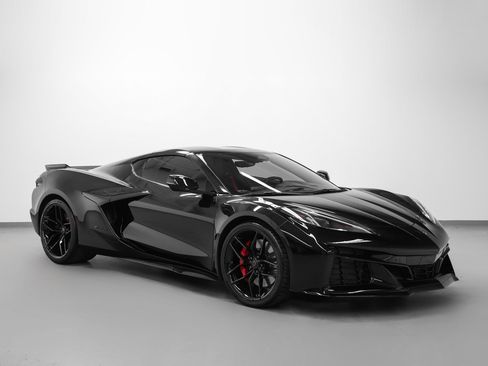 Used 2025 Chevrolet Corvette Z06 image 1