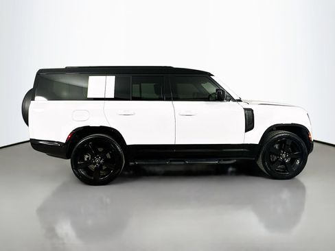 Used 2025 Land Rover Defender 130 X-Dynamic SE AWD/4WD image 4