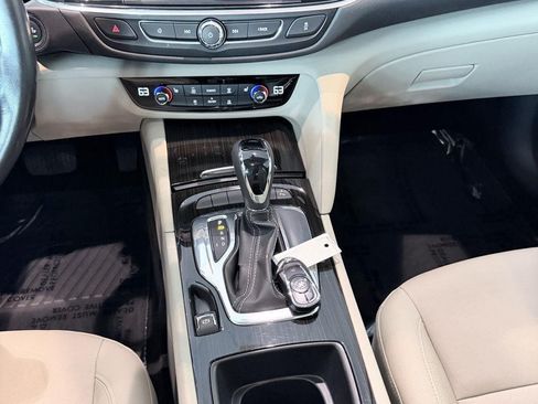 Used 2018 Buick Regal Essence w/ Driver Confidence Package #1 FWD image 38