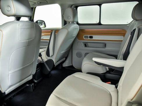 New 2025 Volkswagen ID. Buzz 1st Edition image 10