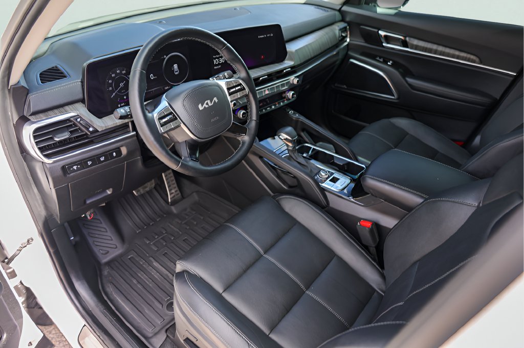 Used 2025 Kia Telluride SX w/ SX Captain's Chair Package AWD/4WD image 12