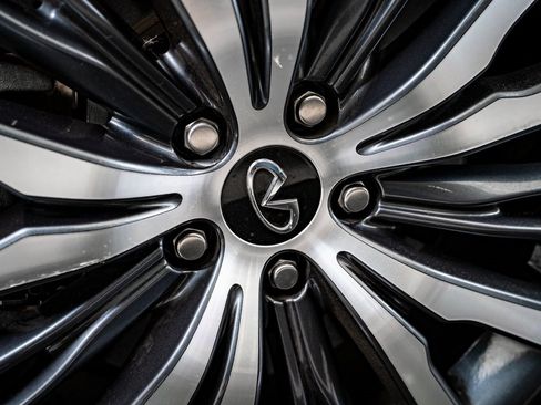 Used 2025 INFINITI QX60 Sensory image 8