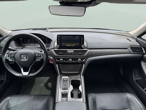 Used 2018 Honda Accord Touring image 9