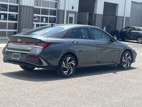 Certified 2025 Hyundai Elantra SEL FWD image 13