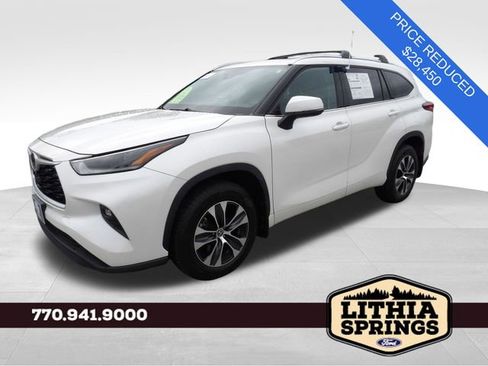 Used 2021 Toyota Highlander XLE AWD/4WD image 4
