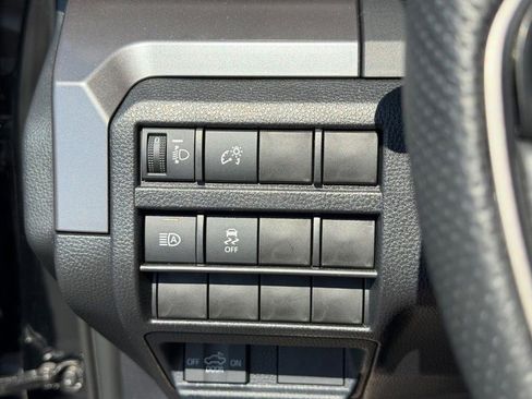 Used 2025 Toyota Tacoma TRD Sport AWD/4WD image 18