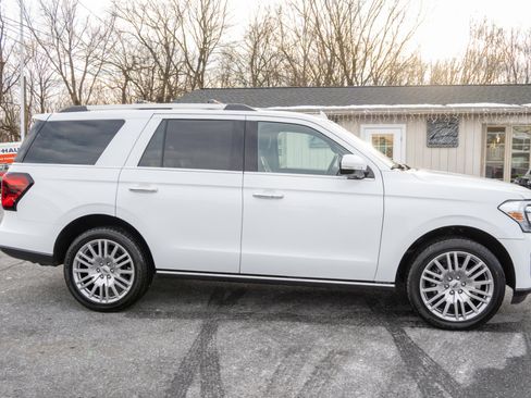 Used 2024 Ford Expedition Limited image 12