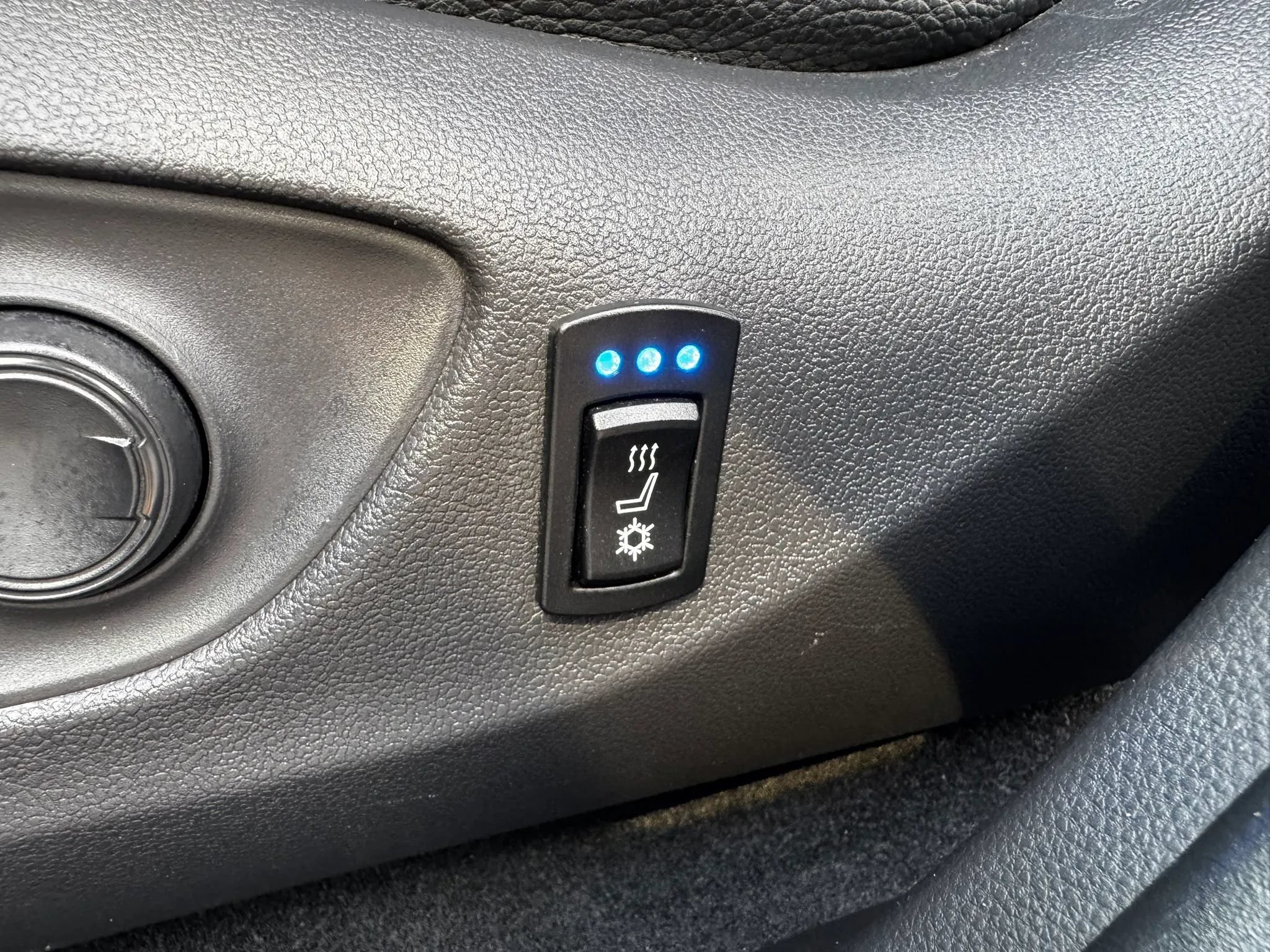 Used 2023 Toyota RAV4 SE AWD/4WD image 11