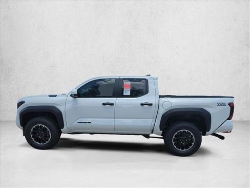 Certified 2025 Toyota Tacoma TRD Off-Road AWD/4WD image 7
