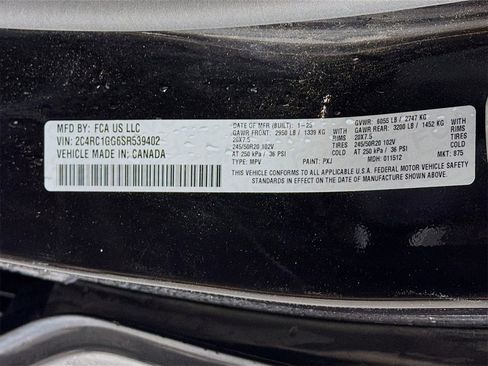 Used 2025 Chrysler Pacifica Limited image 37