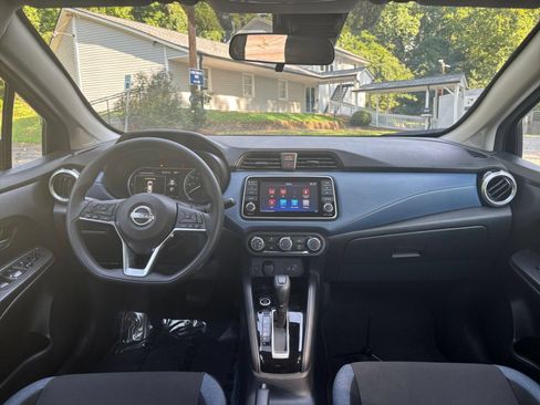 Used 2025 Nissan Versa SV FWD image 28