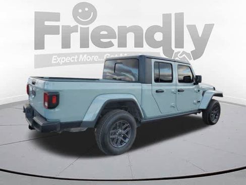 Used 2023 Jeep Gladiator Sport image 5