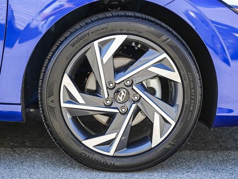 Certified 2024 Hyundai Elantra SEL w/ Convenience Package image 10