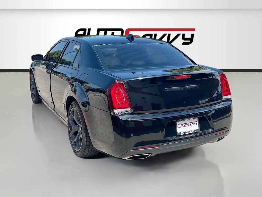 Used 2022 Chrysler 300 Touring L w/ Comfort Group RWD image 5