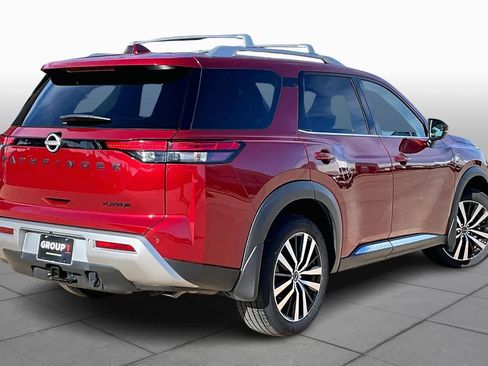 Used 2024 Nissan Pathfinder Platinum w/ Black Appearance Package image 12