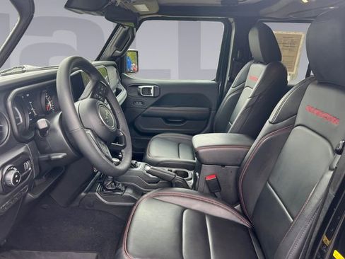 Used 2025 Jeep Gladiator Rubicon w/ Convenience Group AWD/4WD image 10