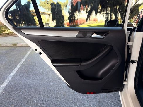 Used 2013 Volkswagen Jetta TDI FWD image 23