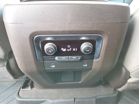Used 2022 Chevrolet Suburban LT image 48