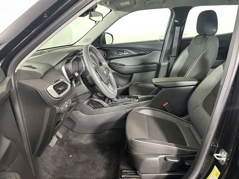 Used 2023 Chevrolet TrailBlazer LS FWD image 12