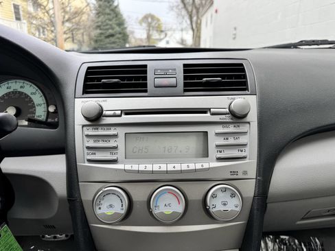 Used 2011 Toyota Camry SE w/ SE Extra-Value Pkg #1 FWD image 27