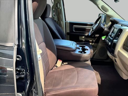 Used 2016 RAM 1500 Classic SLT RWD image 9