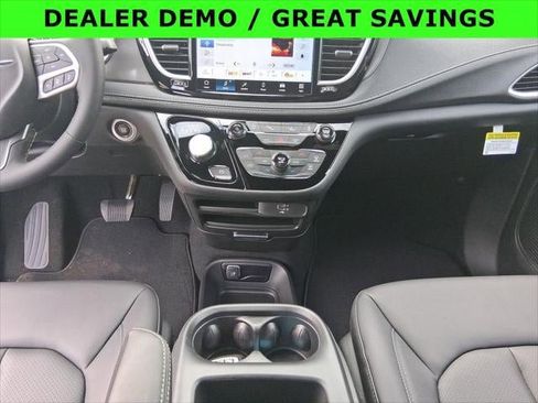 New 2026 Chrysler Pacifica Select image 28