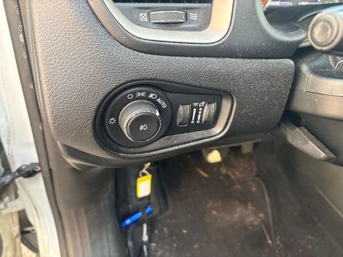 Used 2015 Jeep Renegade Limited w/ Safety & Security Group I AWD/4WD image 12
