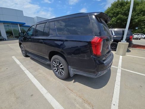Used 2021 GMC Yukon XL AT4 w/ Rear Media and Nav Package AWD/4WD image 3