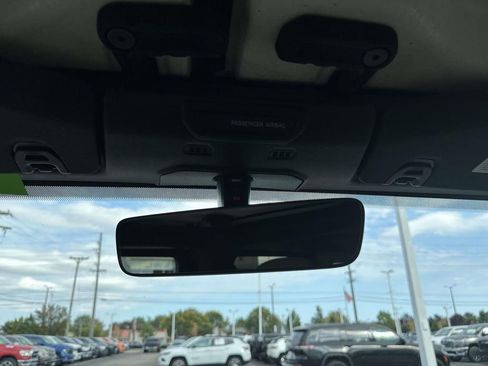 Used 2018 Jeep Wrangler Unlimited Sahara AWD/4WD image 33