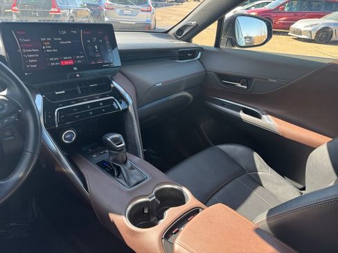 Certified 2021 Toyota Venza Limited w/ Advanced Technology Package image 17