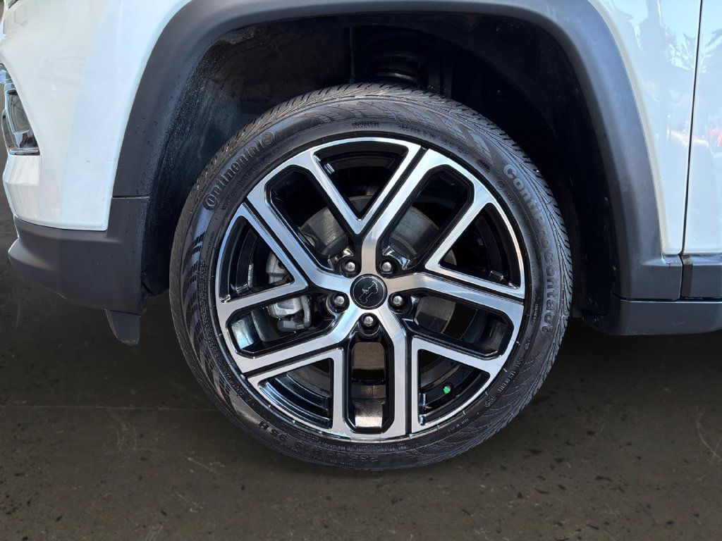 Used 2025 Jeep Compass Limited AWD/4WD image 10