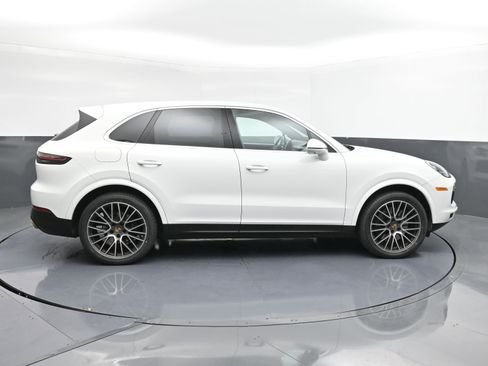 Used 2022 Porsche Cayenne image 9