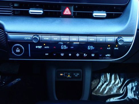 Used 2025 Hyundai Ioniq 5 SEL image 21