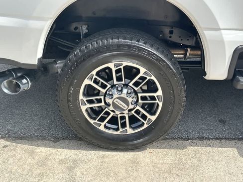 Used 2025 Ford F250 Platinum image 33