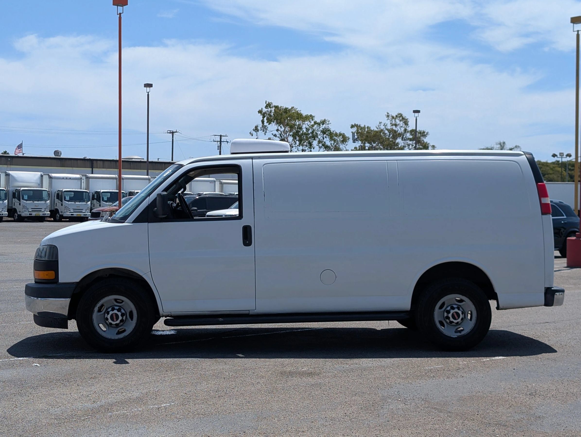 Used 2017 GMC Savana 2500 RWD image 4