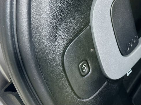 Used 2017 Jeep Cherokee Latitude w/ Comfort/Convenience Group image 29