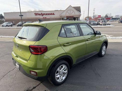 Used 2021 Hyundai Venue SE image 5