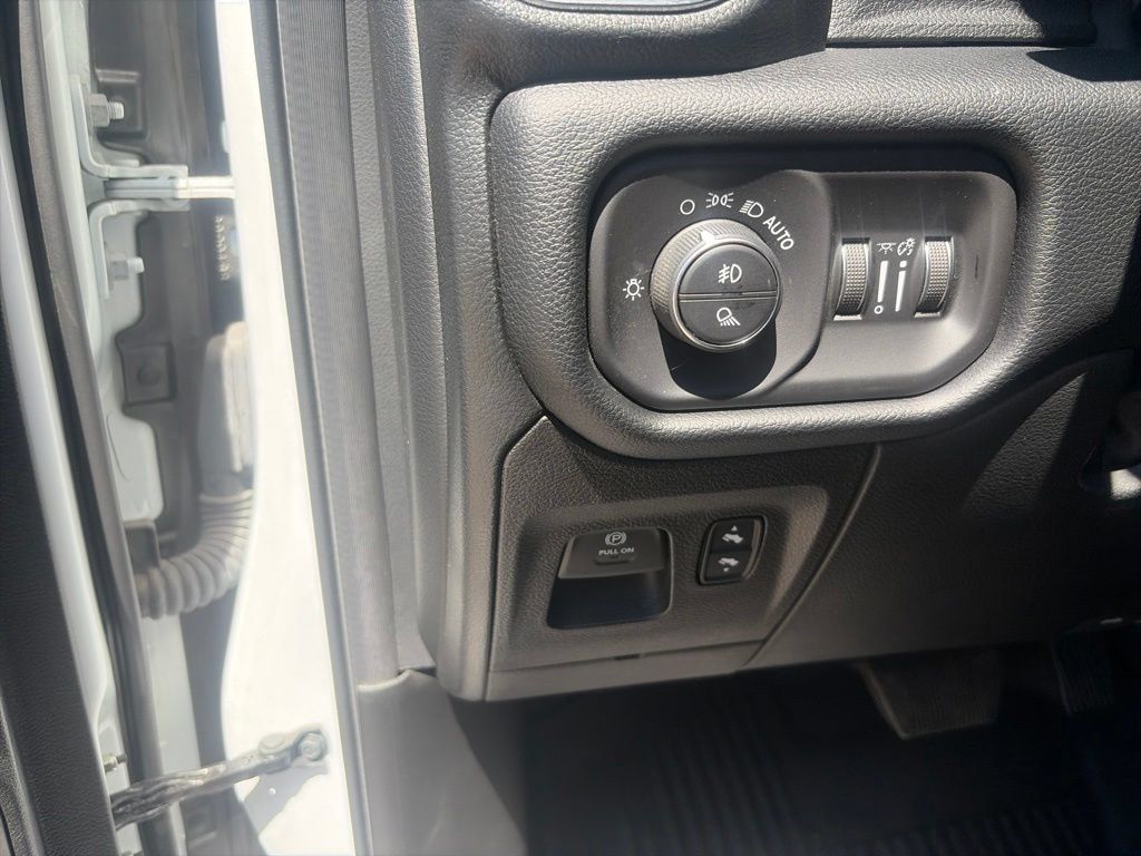 Used 2022 RAM 1500 Laramie RWD image 34