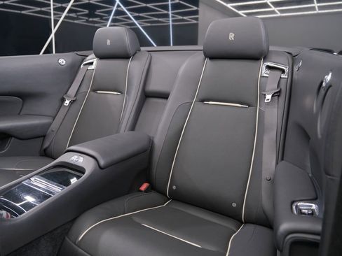 Used 2016 Rolls-Royce Dawn image 24