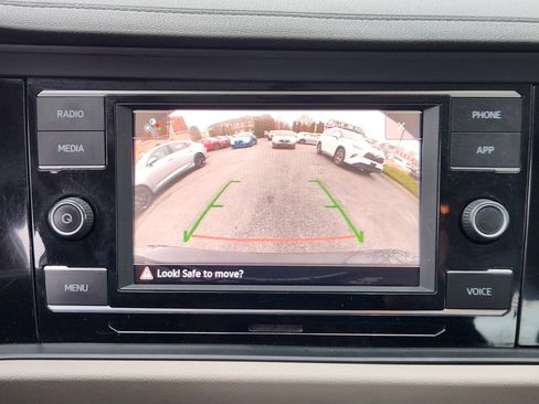 Used 2023 Volkswagen Jetta SE w/ Panoramic Sunroof Package image 13