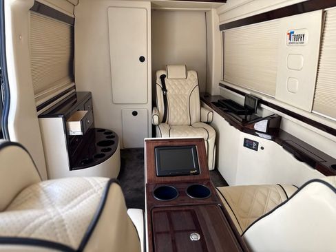Used 2017 Mercedes-Benz Sprinter 2500 image 10