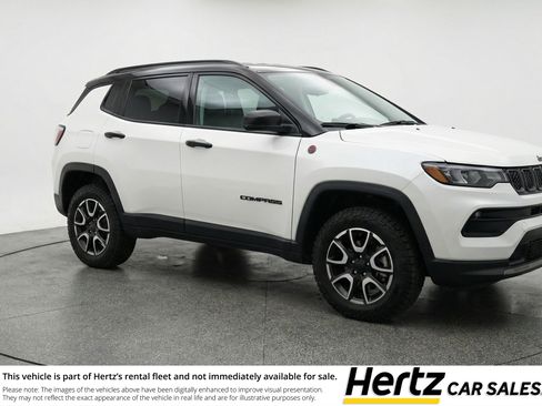 Used 2025 Jeep Compass Trailhawk AWD/4WD image 1