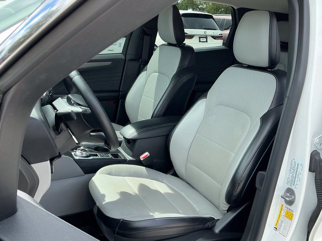 Certified 2023 Ford Escape SE FWD image 28