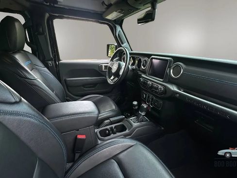 Used 2023 Jeep Wrangler Unlimited Rubicon 4xe w/ Cold Weather Group AWD/4WD image 21