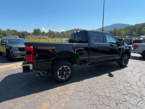 Used 2023 Ford F250 Lariat w/ Lariat Ultimate Package AWD/4WD image 8
