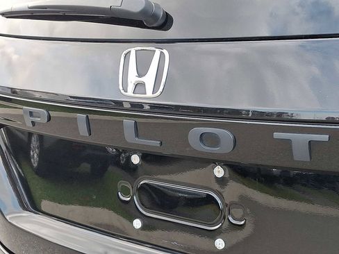 Used 2023 Honda Pilot Sport image 29